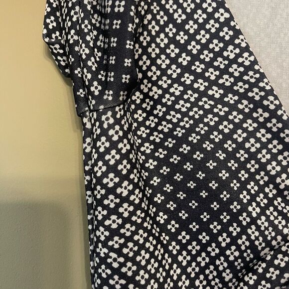 Urban Outfitters UO Black and White Clarissa Printed Plunging Flyaway Top Medium - Picture 10 of 12